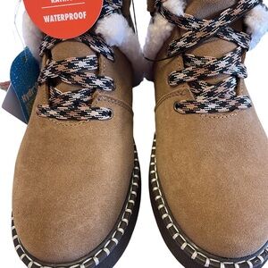 Ozark Trail Women’s Chestnut Leather Water Resistant Boots Sz 7 - NWT